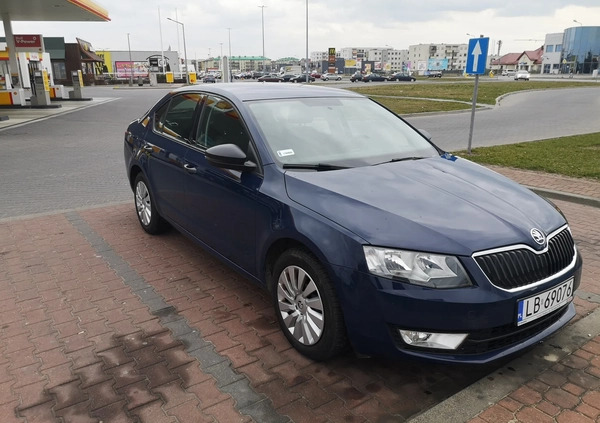 Skoda Octavia cena 33000 przebieg: 222000, rok produkcji 2015 z Warszawa małe 56